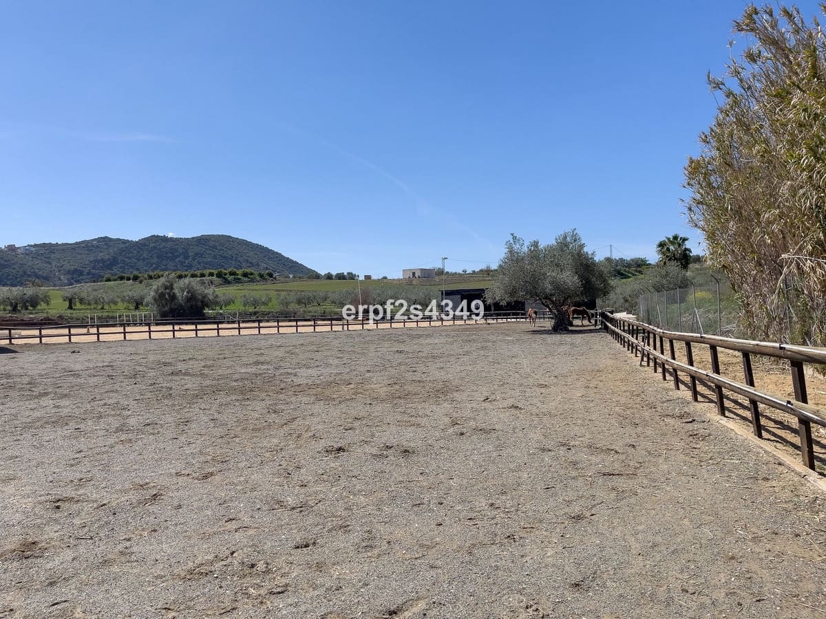 4 Zimmer Villa zu verkaufen in Alhaurin el Grande mit Pool Garage - 999.999 € (Ref: 8157827)