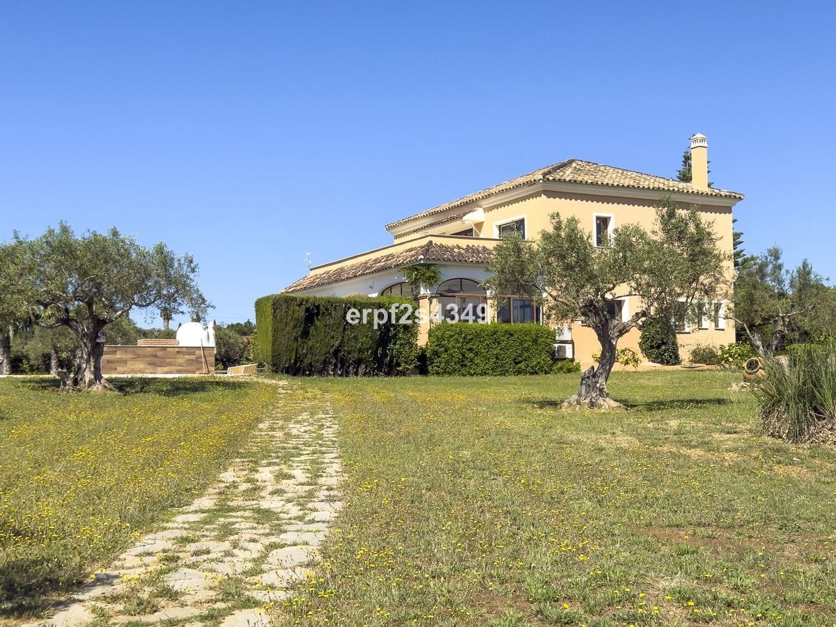 4 Zimmer Villa zu verkaufen in Alhaurin el Grande mit Pool Garage - 999.999 € (Ref: 8157827)