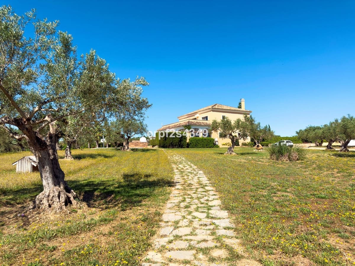 4 Zimmer Villa zu verkaufen in Alhaurin el Grande mit Pool Garage - 999.999 € (Ref: 8157827)