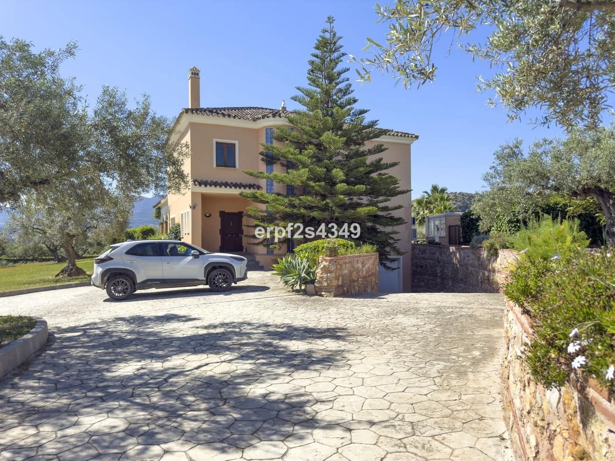 4 Zimmer Villa zu verkaufen in Alhaurin el Grande mit Pool Garage - 999.999 € (Ref: 8157827)