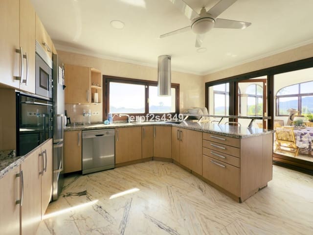 4 soverom Villa til salgs i Alhaurín el Grande med svømmebasseng garasje - € 999 999 (Ref: 8157827)