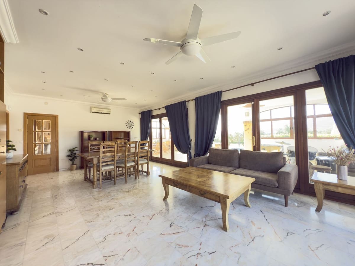 Chalet de 4 habitaciones en Alhaurín el Grande en venta con piscina garaje - 999.999 € (Ref: 8157827)