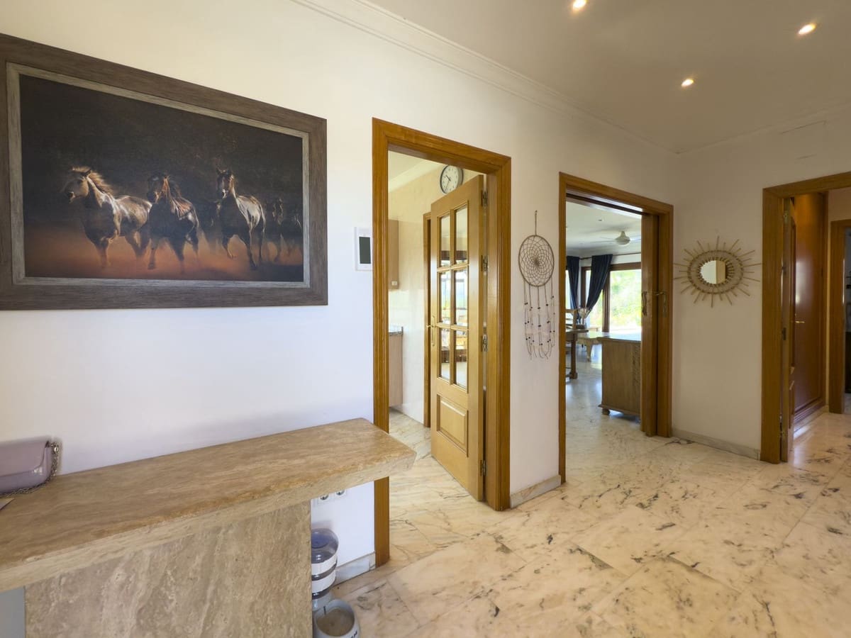 Chalet de 4 habitaciones en Alhaurín el Grande en venta con piscina garaje - 999.999 € (Ref: 8157827)