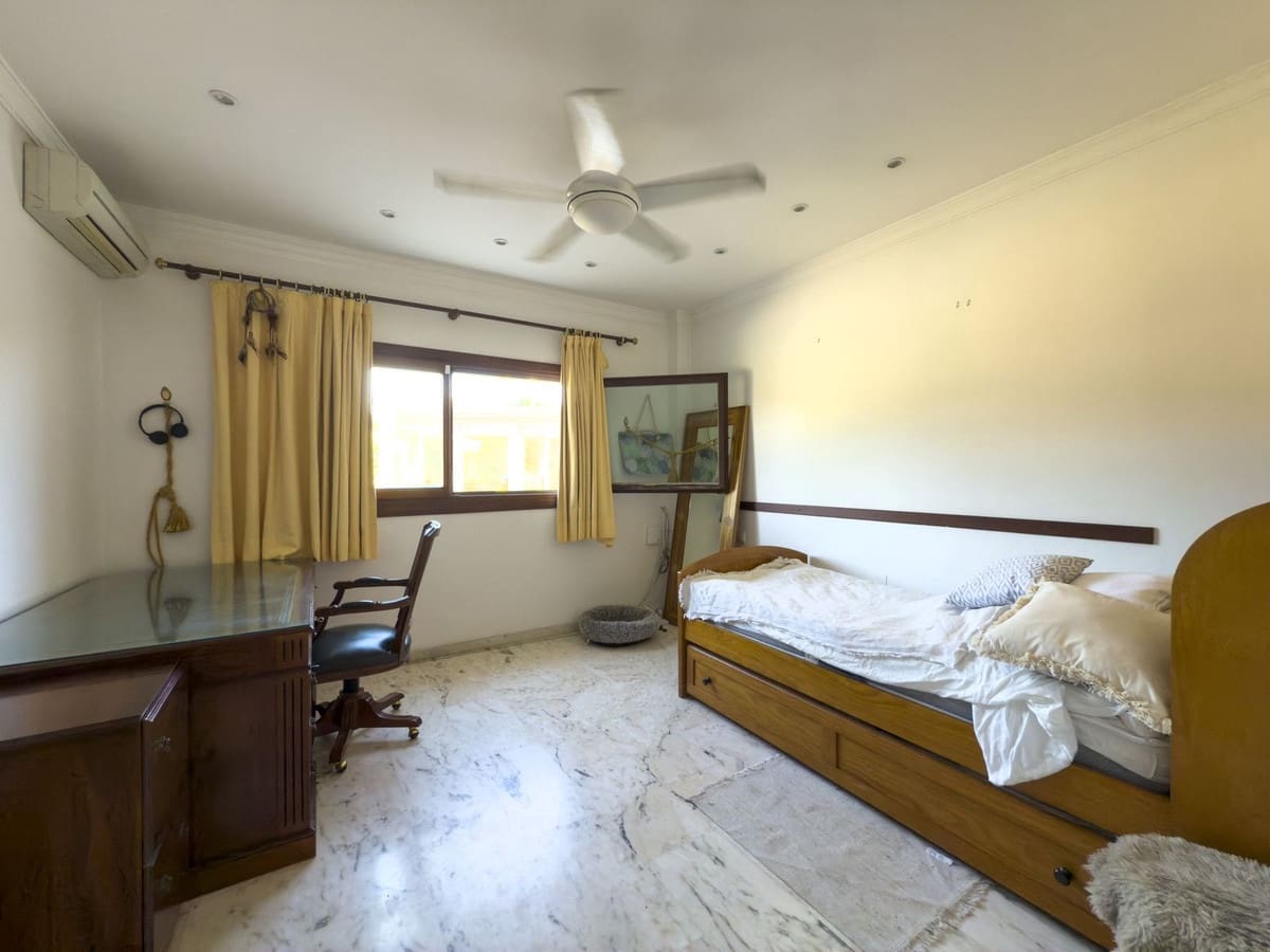 Chalet de 4 habitaciones en Alhaurín el Grande en venta con piscina garaje - 999.999 € (Ref: 8157827)