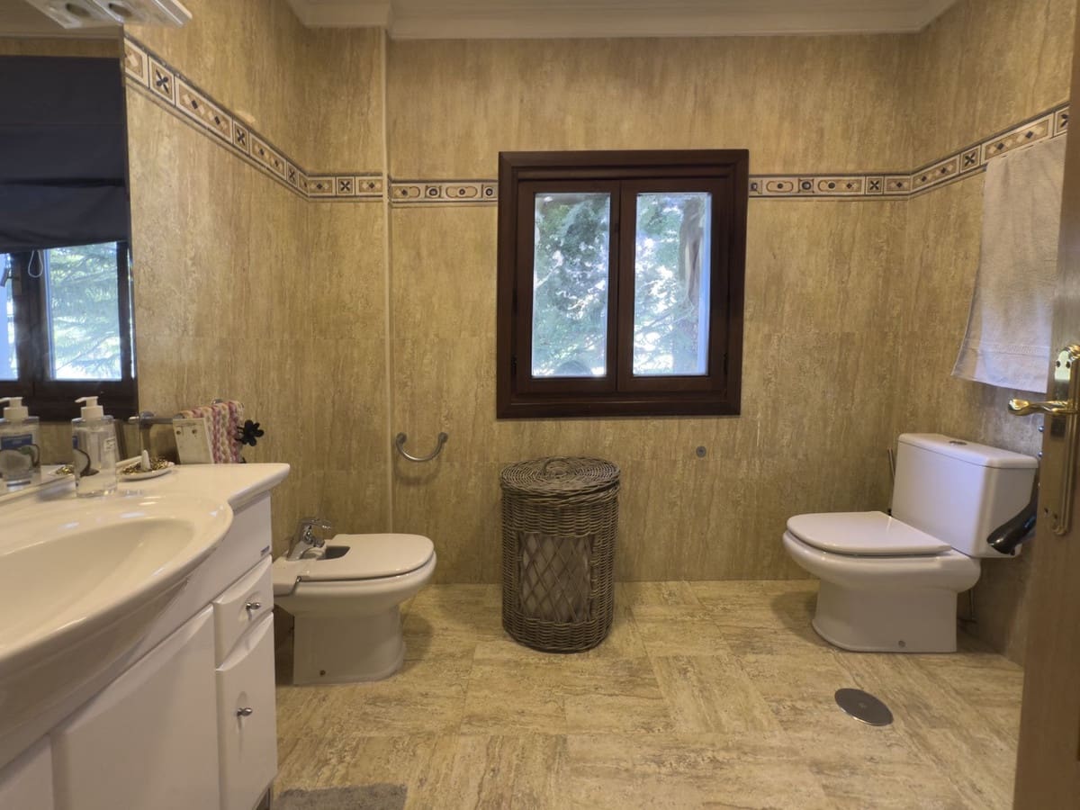 Chalet de 4 habitaciones en Alhaurín el Grande en venta con piscina garaje - 999.999 € (Ref: 8157827)