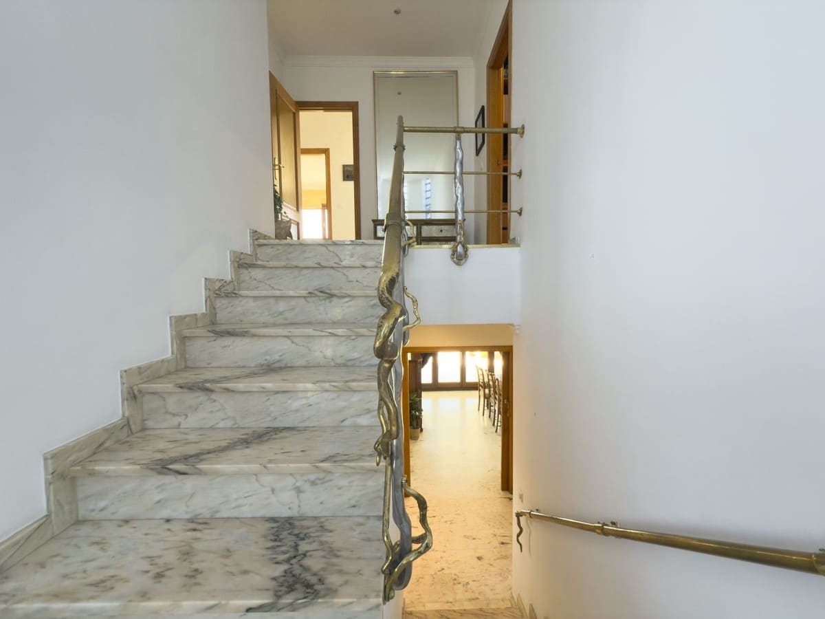 Chalet de 4 habitaciones en Alhaurín el Grande en venta con piscina garaje - 999.999 € (Ref: 8157827)