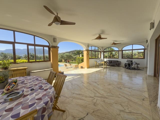 4 makuuhuone Huvila myytävänä paikassa Alhaurín el Grande mukana uima-altaan 
autotalli - 999 999 € (Ref: 8157827)