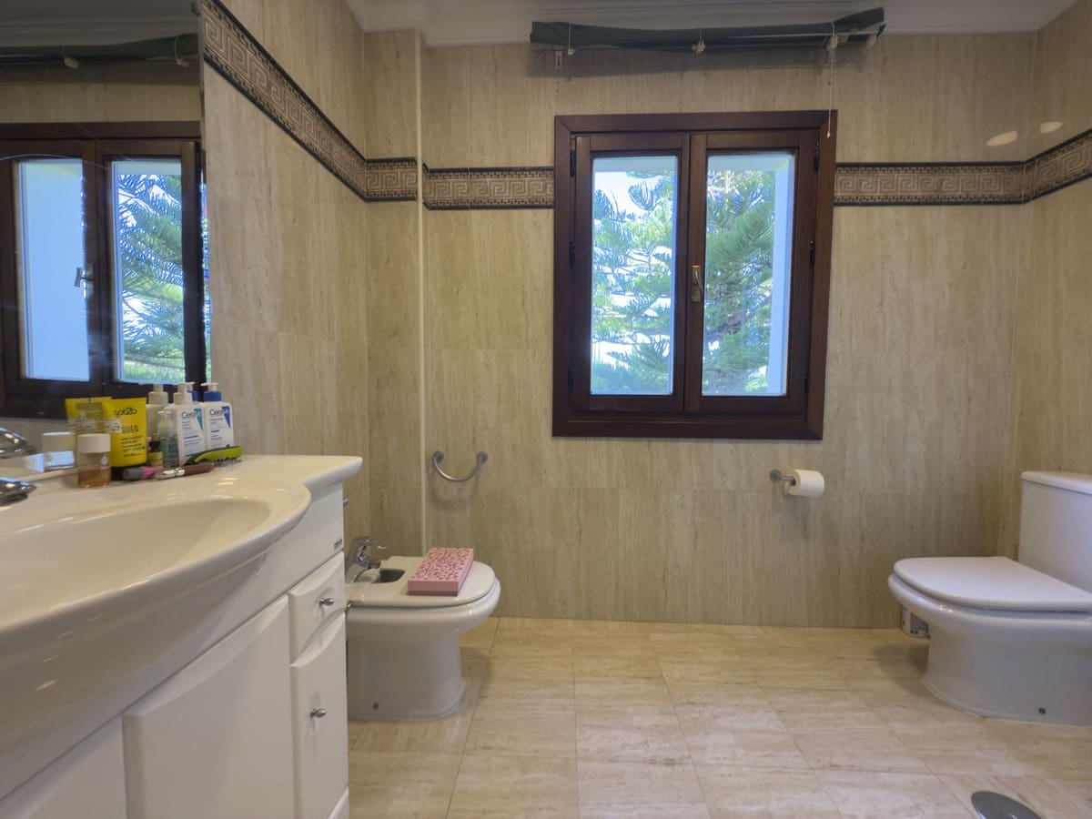 Chalet de 4 habitaciones en Alhaurín el Grande en venta con piscina garaje - 999.999 € (Ref: 8157827)