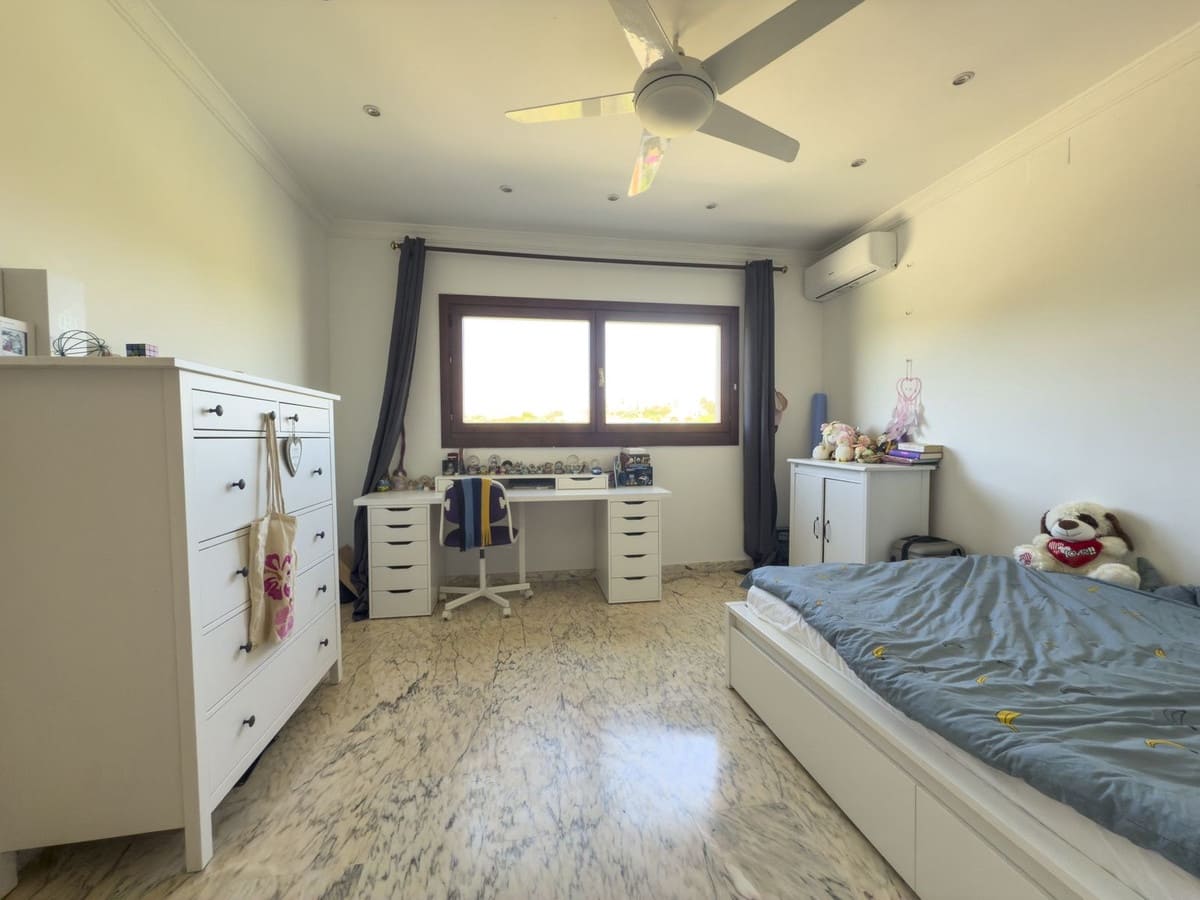 Chalet de 4 habitaciones en Alhaurín el Grande en venta con piscina garaje - 999.999 € (Ref: 8157827)