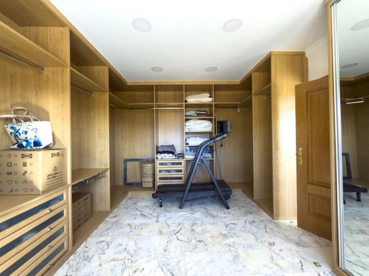 Chalet de 4 habitaciones en Alhaurín el Grande en venta con piscina garaje - 999.999 € (Ref: 8157827)