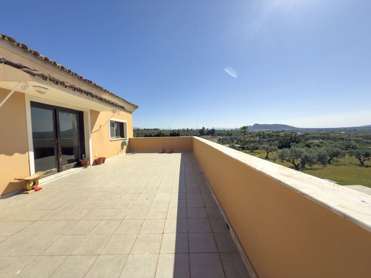 Chalet de 4 habitaciones en Alhaurín el Grande en venta con piscina garaje - 999.999 € (Ref: 8157827)