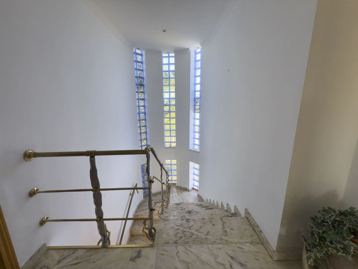 Chalet de 4 habitaciones en Alhaurín el Grande en venta con piscina garaje - 999.999 € (Ref: 8157827)