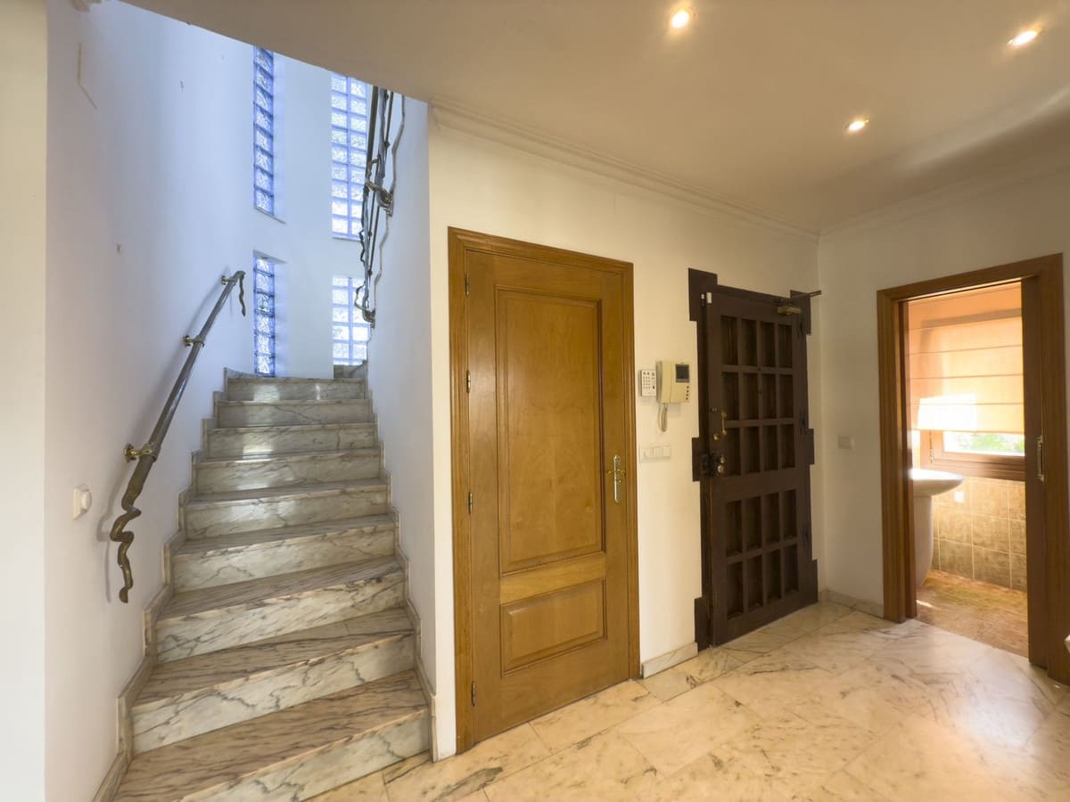 Chalet de 4 habitaciones en Alhaurín el Grande en venta con piscina garaje - 999.999 € (Ref: 8157827)