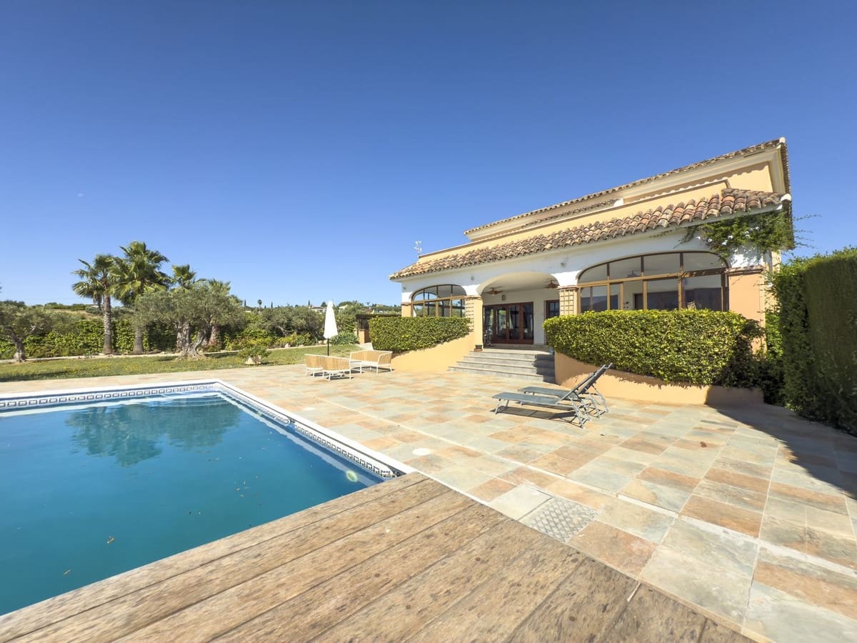 Chalet de 4 habitaciones en Alhaurín el Grande en venta con piscina garaje - 999.999 € (Ref: 8157827)