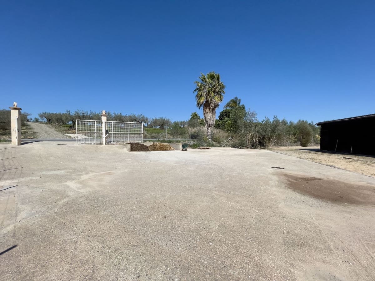 Chalet de 4 habitaciones en Alhaurín el Grande en venta con piscina garaje - 999.999 € (Ref: 8157827)