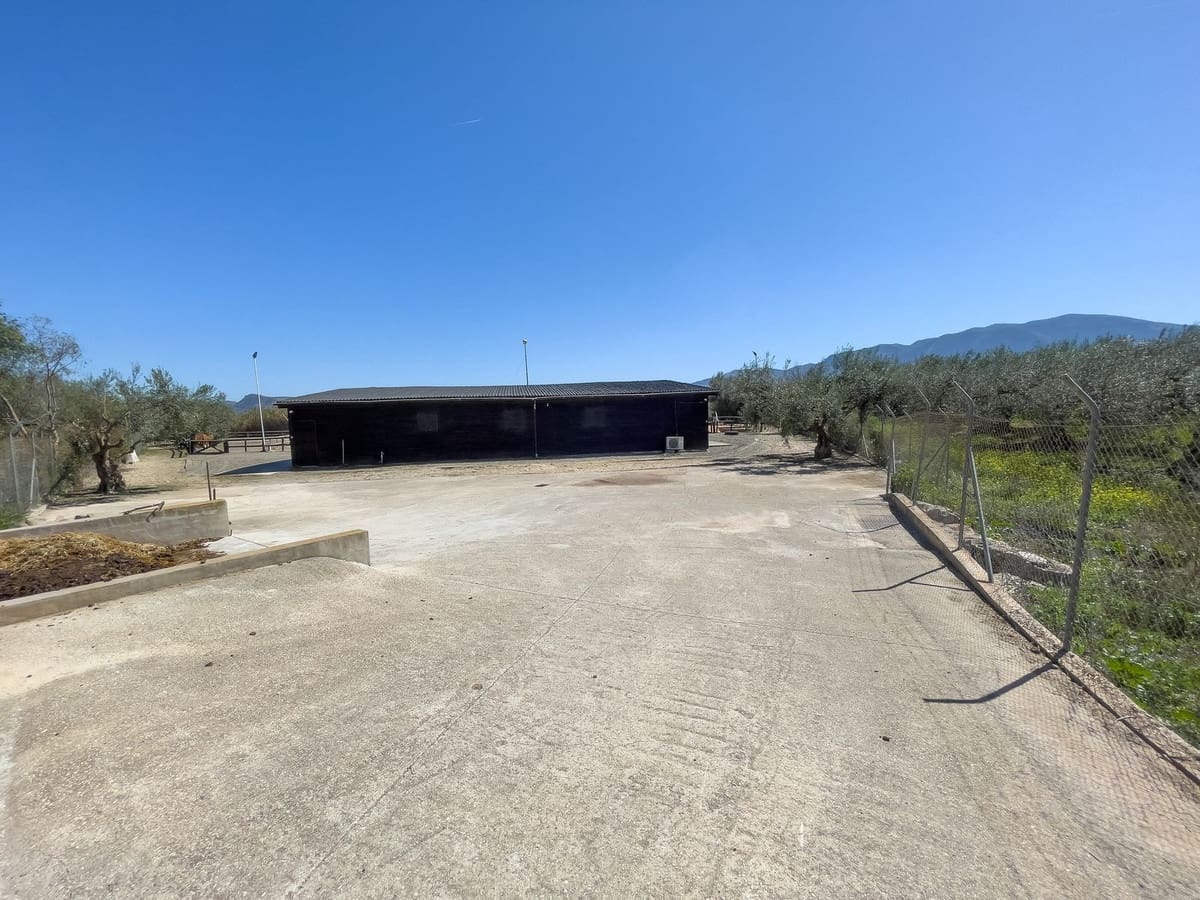 Chalet de 4 habitaciones en Alhaurín el Grande en venta con piscina garaje - 999.999 € (Ref: 8157827)