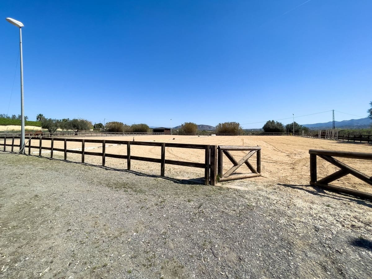 Chalet de 4 habitaciones en Alhaurín el Grande en venta con piscina garaje - 999.999 € (Ref: 8157827)