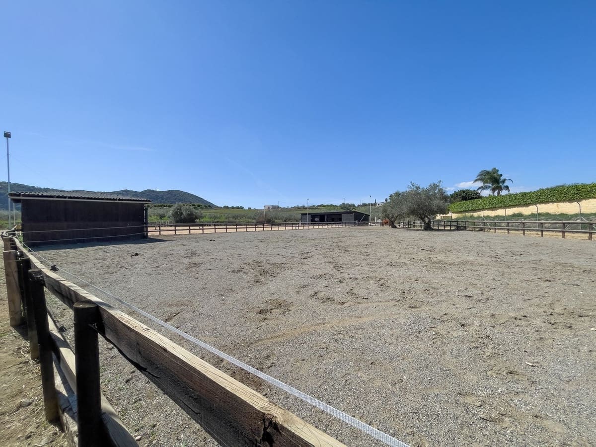 Chalet de 4 habitaciones en Alhaurín el Grande en venta con piscina garaje - 999.999 € (Ref: 8157827)