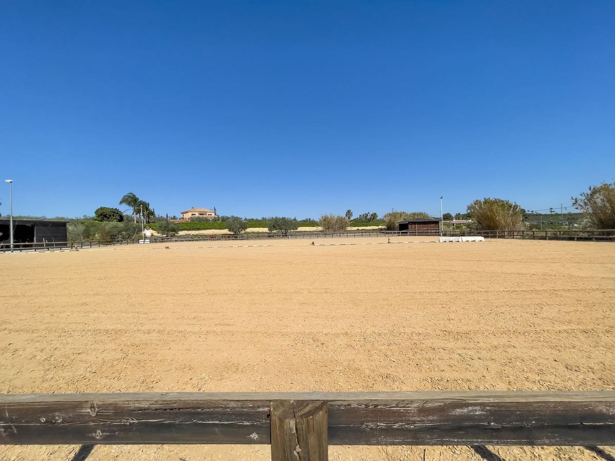 Chalet de 4 habitaciones en Alhaurín el Grande en venta con piscina garaje - 999.999 € (Ref: 8157827)