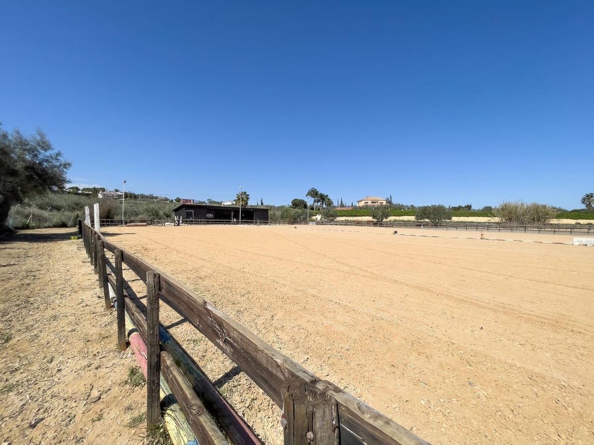 Chalet de 4 habitaciones en Alhaurín el Grande en venta con piscina garaje - 999.999 € (Ref: 8157827)