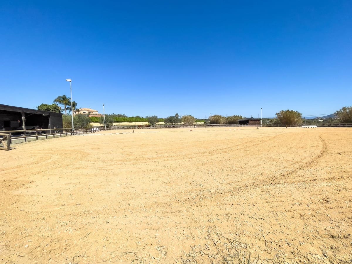 Chalet de 4 habitaciones en Alhaurín el Grande en venta con piscina garaje - 999.999 € (Ref: 8157827)