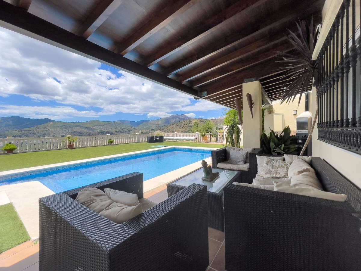 8 soveværelse Villa til salg i Monda med swimmingpool garage - € 875.000 (Ref: 8371955)