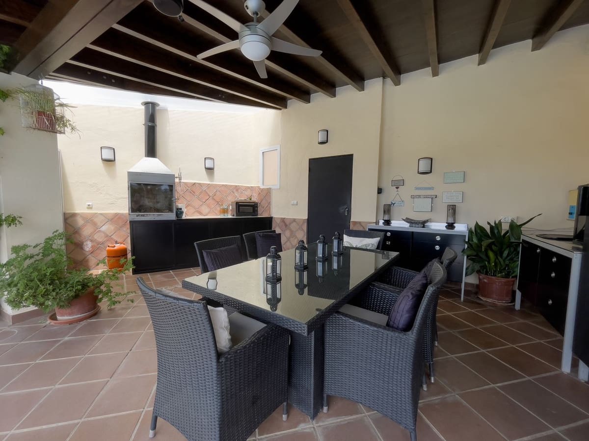 8 soveværelse Villa til salg i Monda med swimmingpool garage - € 875.000 (Ref: 8371955)