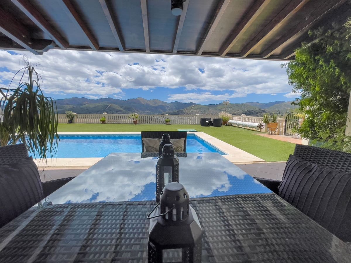 8 soveværelse Villa til salg i Monda med swimmingpool garage - € 875.000 (Ref: 8371955)