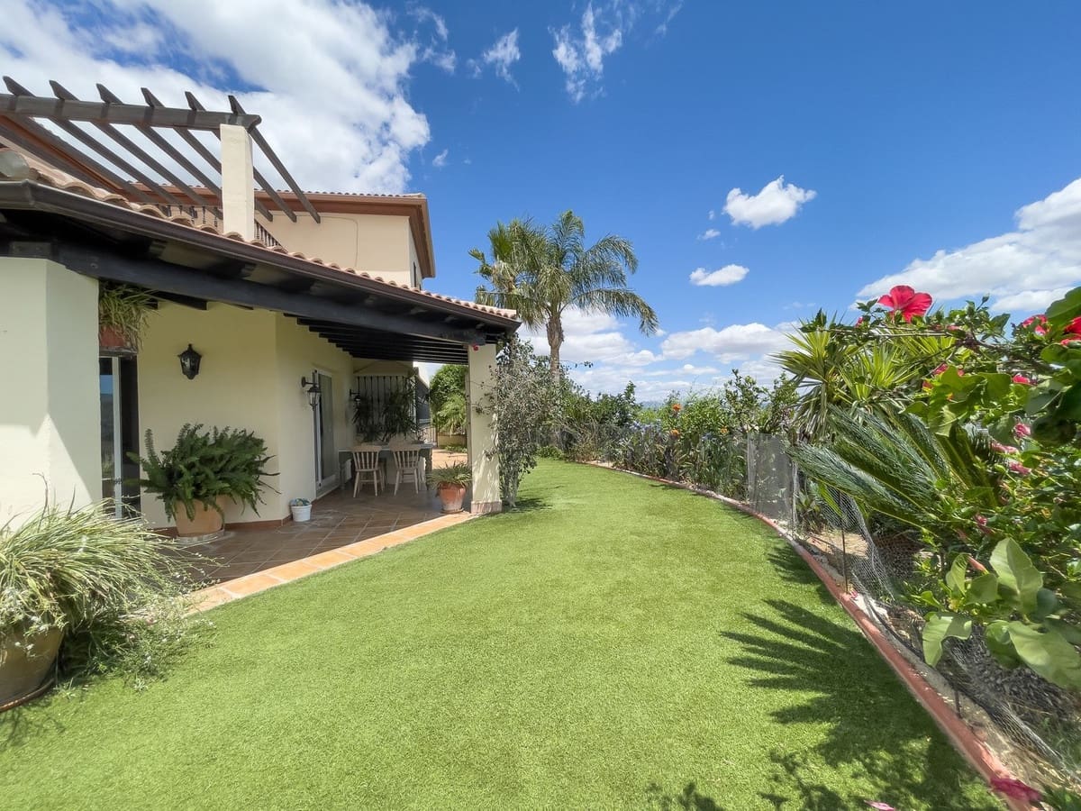 8 soveværelse Villa til salg i Monda med swimmingpool garage - € 875.000 (Ref: 8371955)