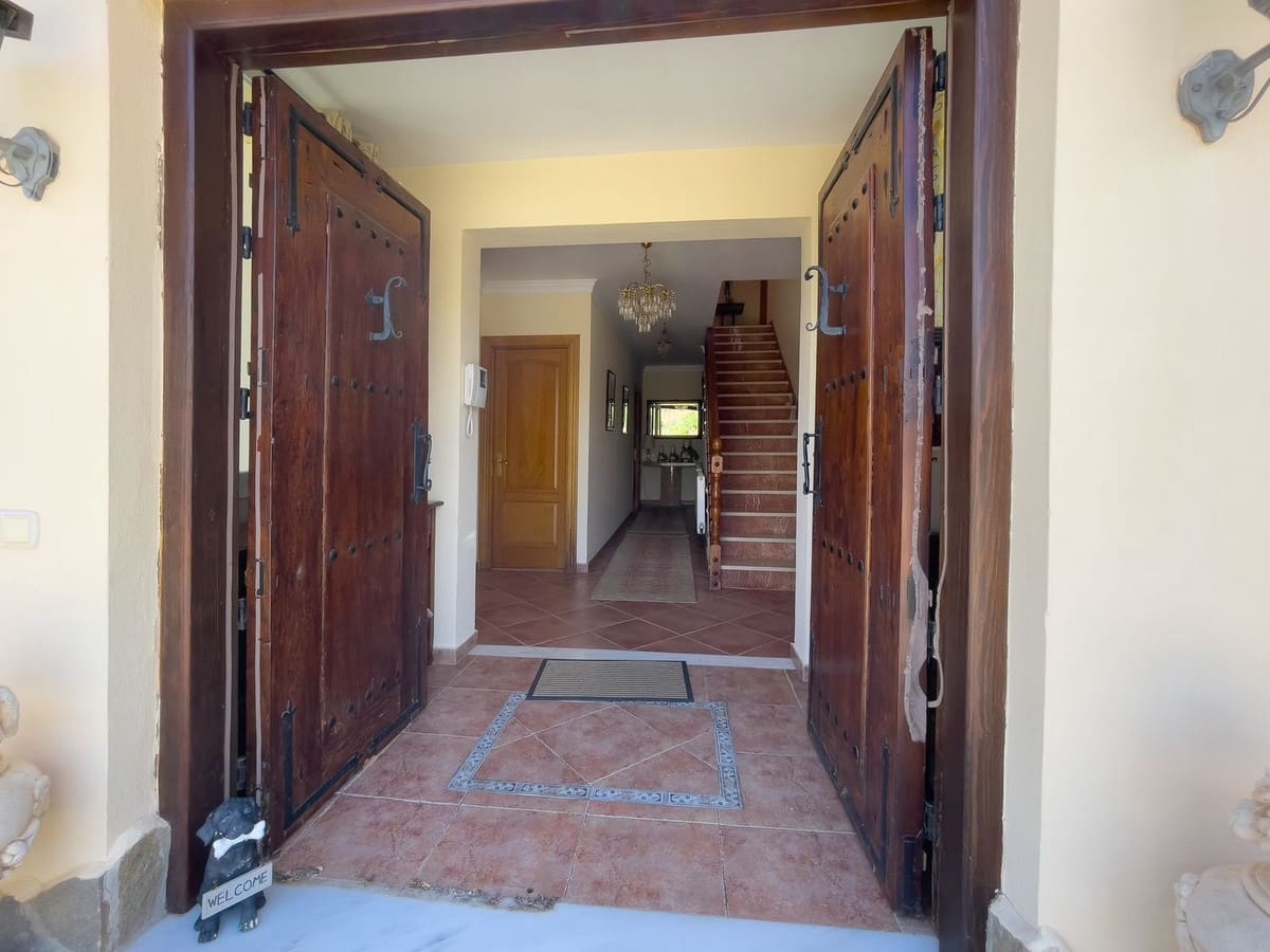 8 soveværelse Villa til salg i Monda med swimmingpool garage - € 875.000 (Ref: 8371955)