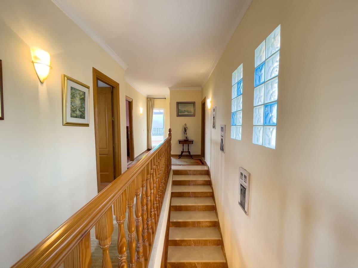 8 soveværelse Villa til salg i Monda med swimmingpool garage - € 875.000 (Ref: 8371955)