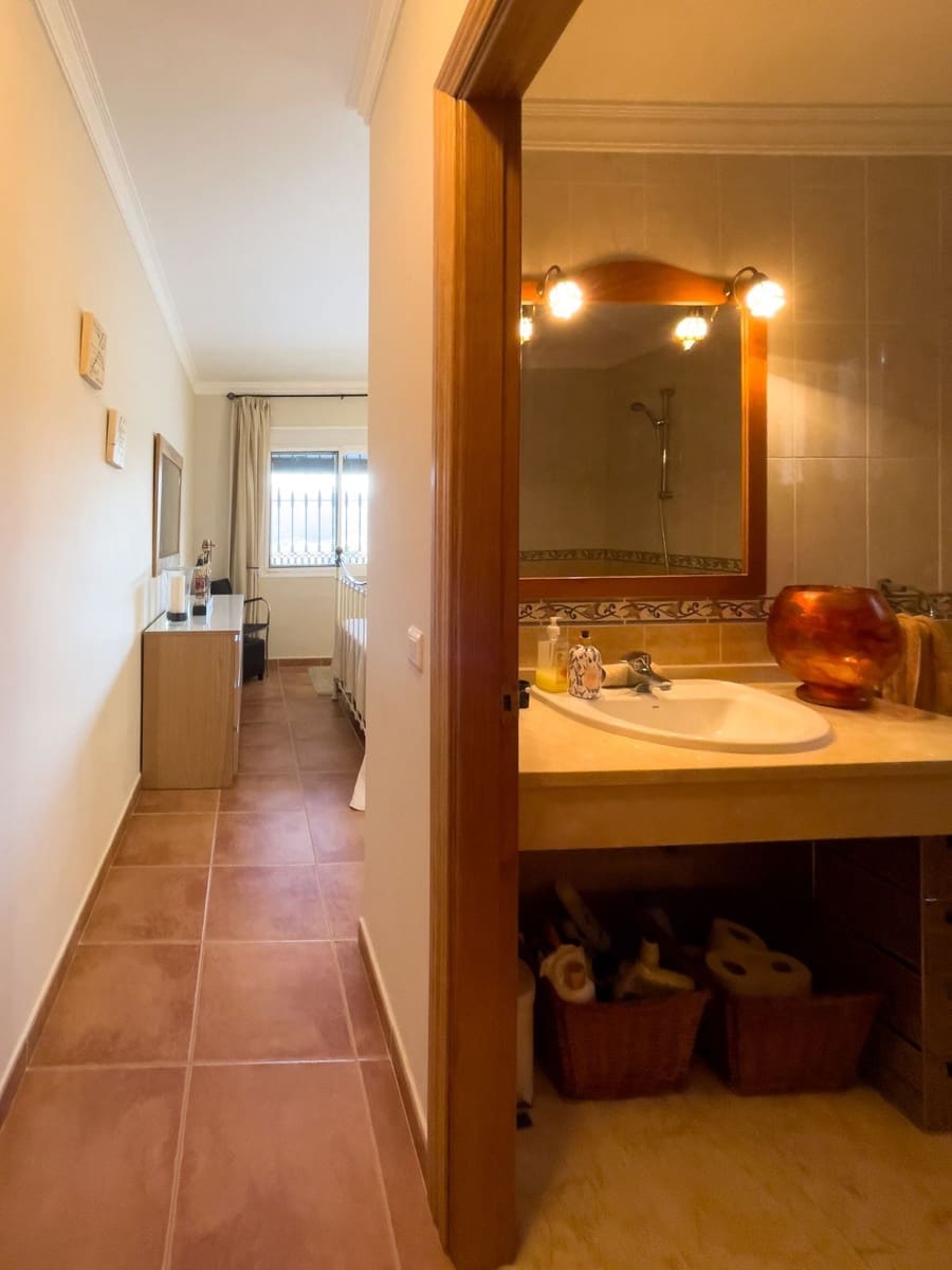 8 soveværelse Villa til salg i Monda med swimmingpool garage - € 875.000 (Ref: 8371955)