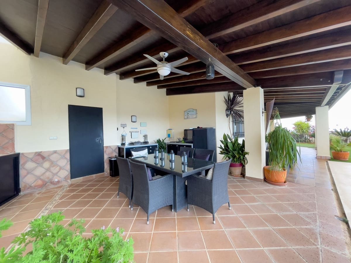 8 soveværelse Villa til salg i Monda med swimmingpool garage - € 875.000 (Ref: 8371955)