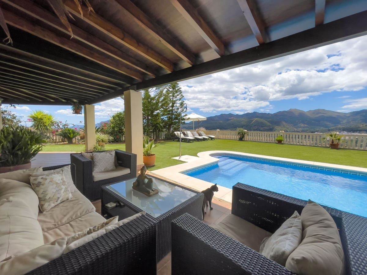 8 soveværelse Villa til salg i Monda med swimmingpool garage - € 875.000 (Ref: 8371955)