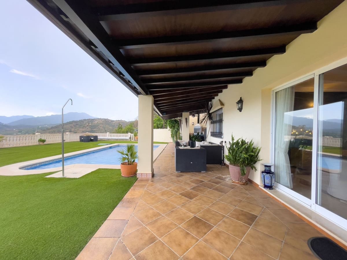 8 soveværelse Villa til salg i Monda med swimmingpool garage - € 875.000 (Ref: 8371955)