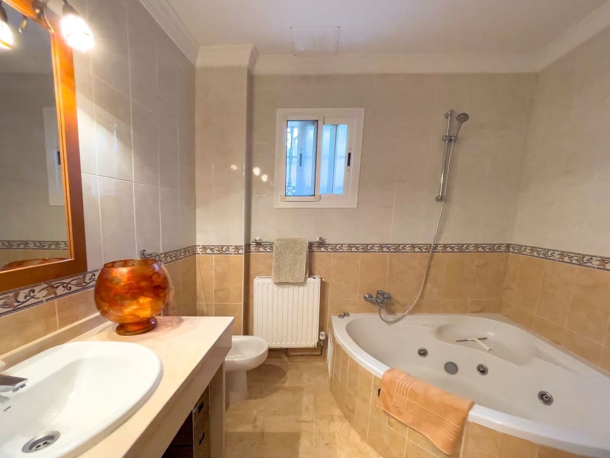 8 soveværelse Villa til salg i Monda med swimmingpool garage - € 875.000 (Ref: 8371955)