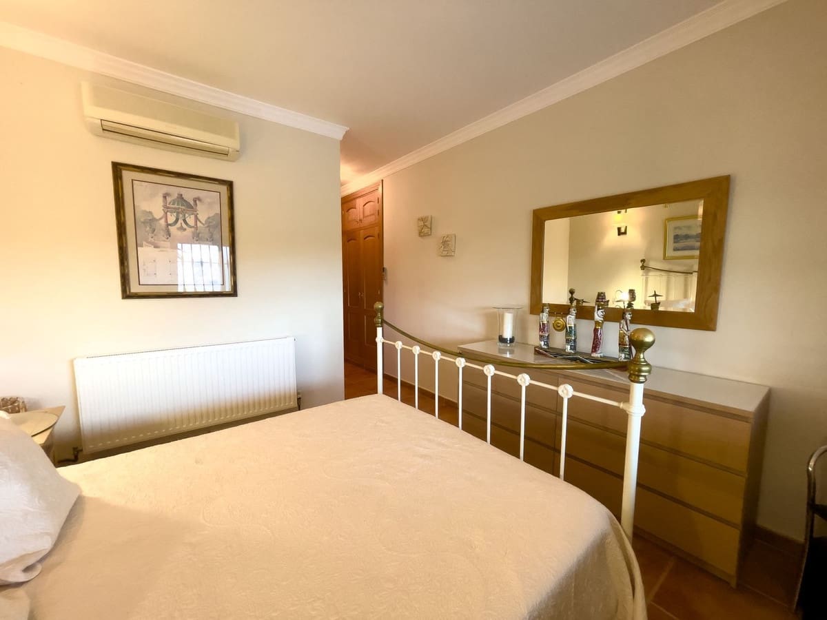 8 soveværelse Villa til salg i Monda med swimmingpool garage - € 875.000 (Ref: 8371955)