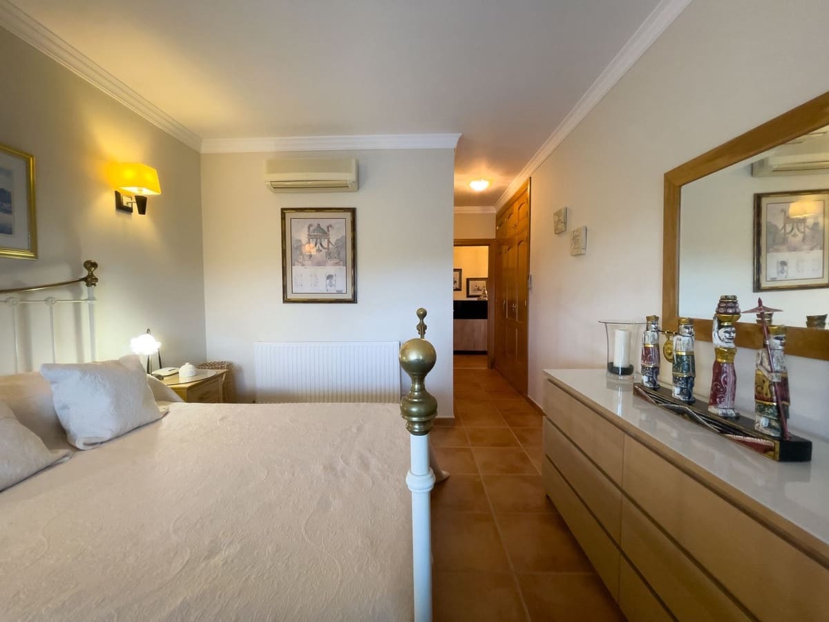 8 soveværelse Villa til salg i Monda med swimmingpool garage - € 875.000 (Ref: 8371955)