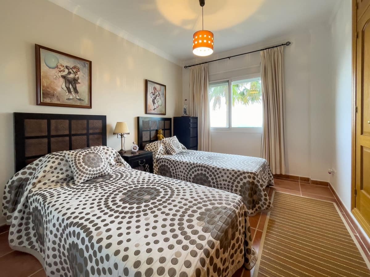 8 soveværelse Villa til salg i Monda med swimmingpool garage - € 875.000 (Ref: 8371955)