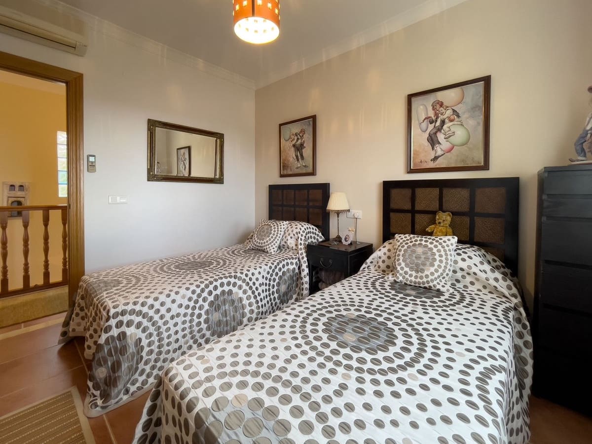 8 soveværelse Villa til salg i Monda med swimmingpool garage - € 875.000 (Ref: 8371955)