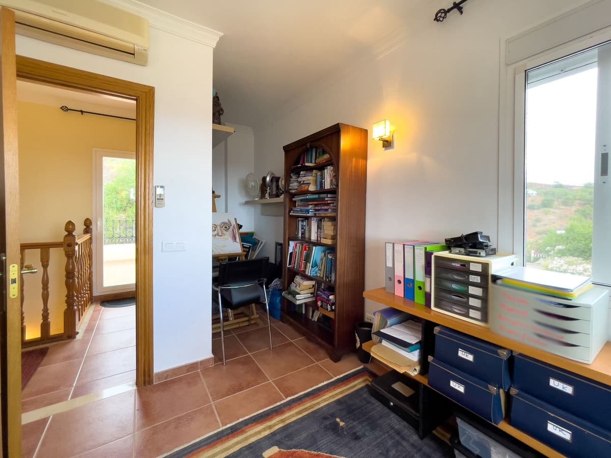 8 soveværelse Villa til salg i Monda med swimmingpool garage - € 875.000 (Ref: 8371955)