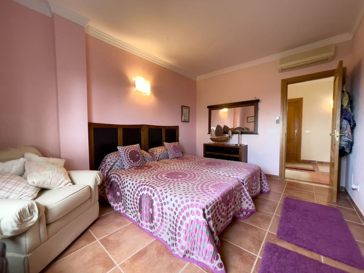 8 soveværelse Villa til salg i Monda med swimmingpool garage - € 875.000 (Ref: 8371955)