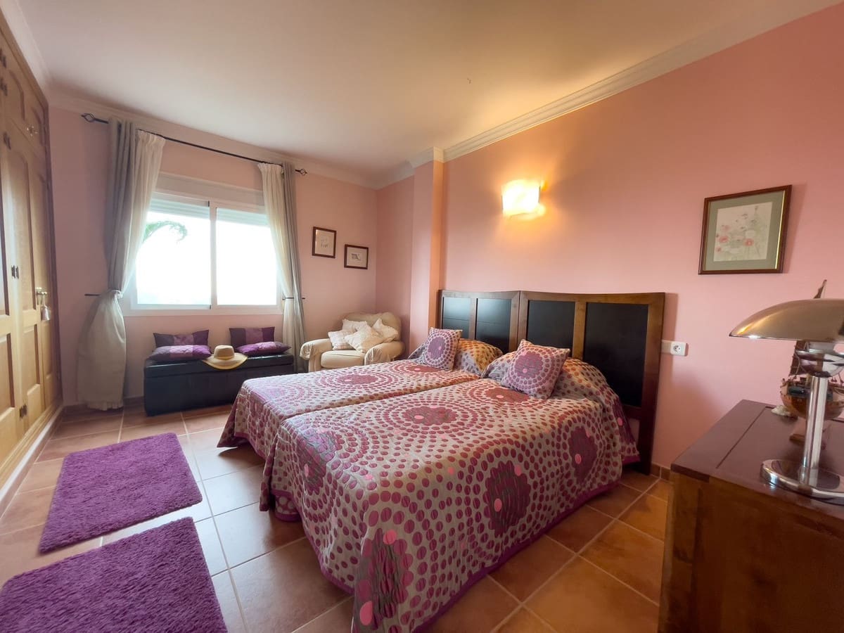 8 soveværelse Villa til salg i Monda med swimmingpool garage - € 875.000 (Ref: 8371955)