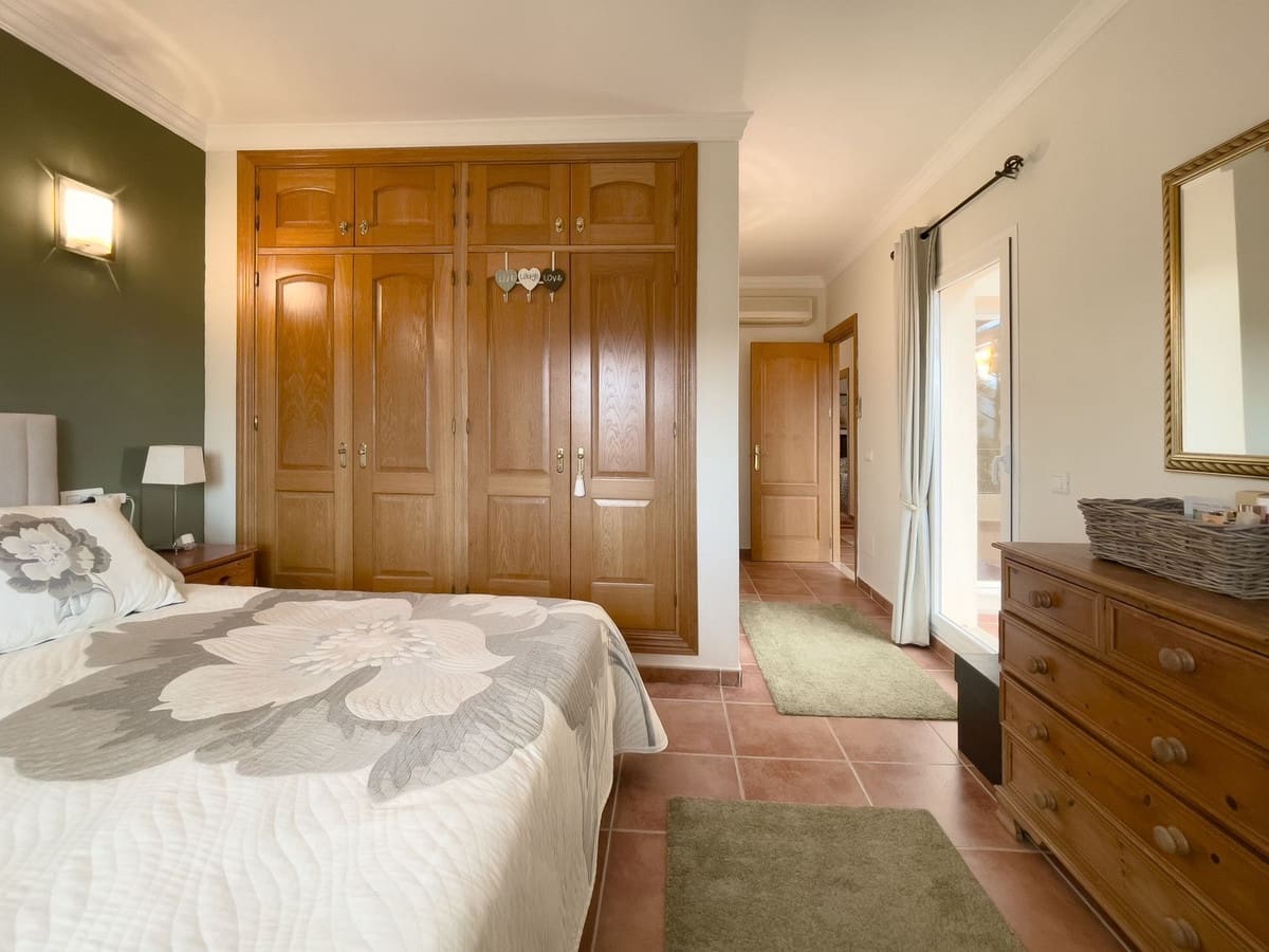 8 soveværelse Villa til salg i Monda med swimmingpool garage - € 875.000 (Ref: 8371955)