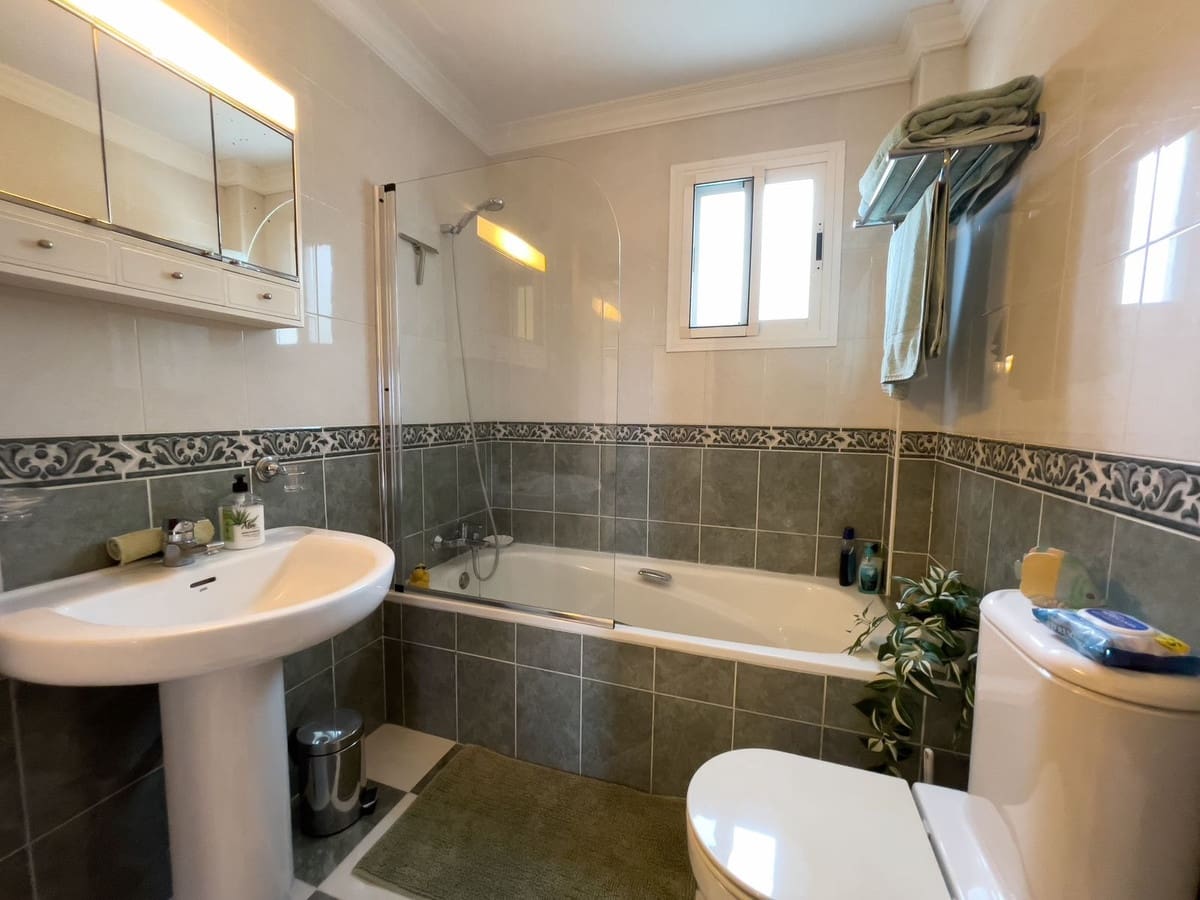 8 soveværelse Villa til salg i Monda med swimmingpool garage - € 875.000 (Ref: 8371955)