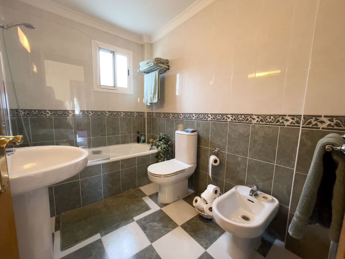 8 soveværelse Villa til salg i Monda med swimmingpool garage - € 875.000 (Ref: 8371955)