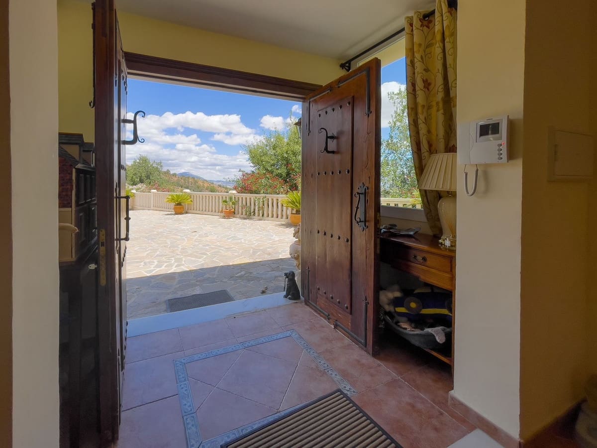 8 soveværelse Villa til salg i Monda med swimmingpool garage - € 875.000 (Ref: 8371955)