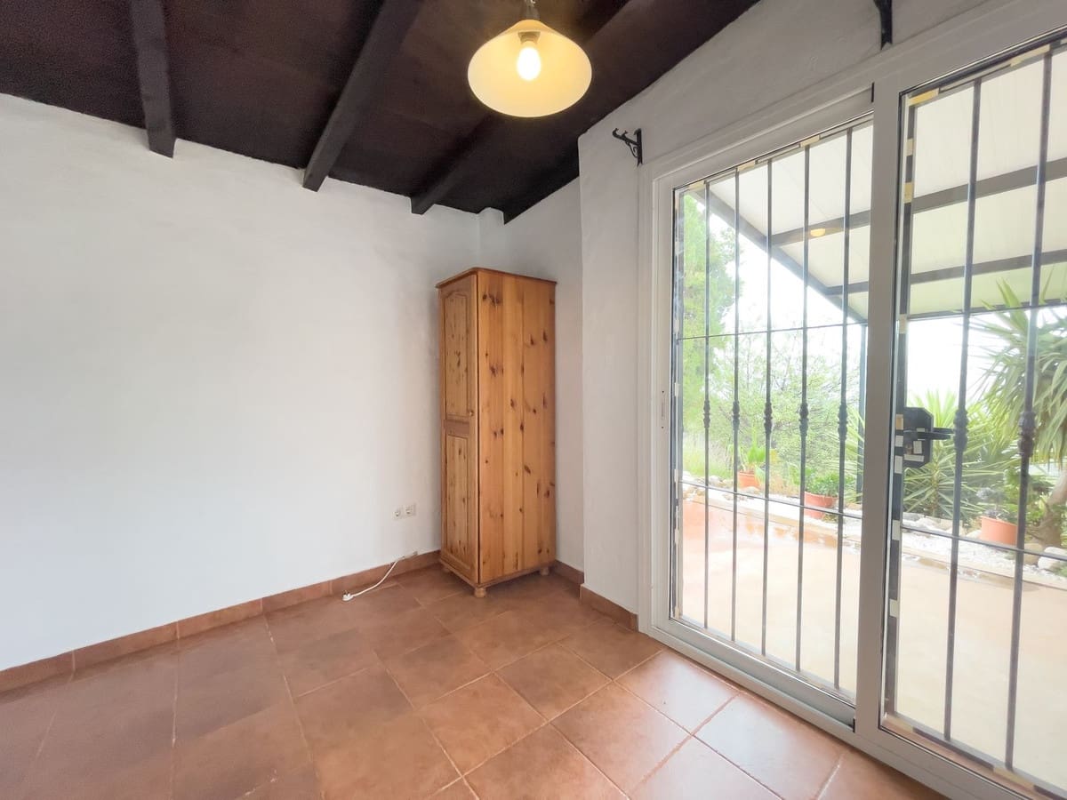 8 soveværelse Villa til salg i Monda med swimmingpool garage - € 875.000 (Ref: 8371955)