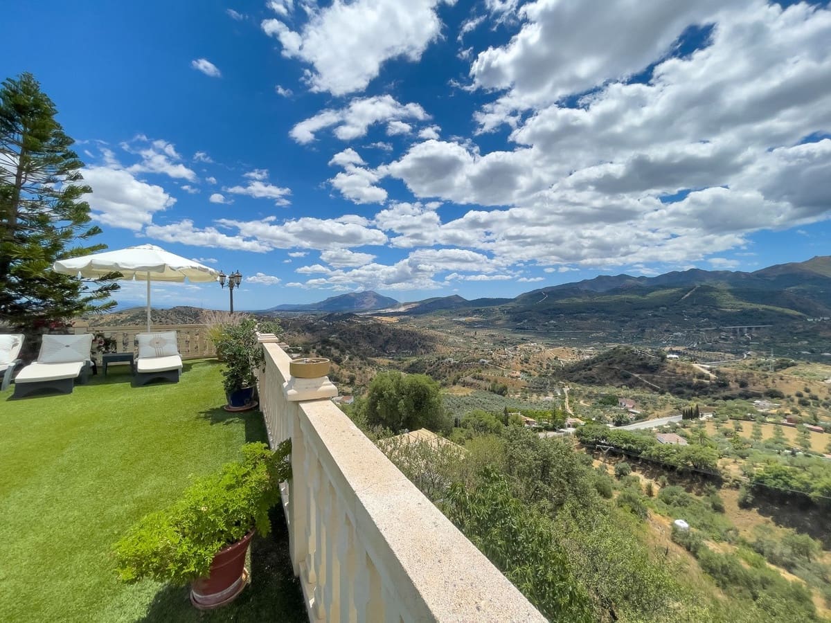 8 soveværelse Villa til salg i Monda med swimmingpool garage - € 875.000 (Ref: 8371955)