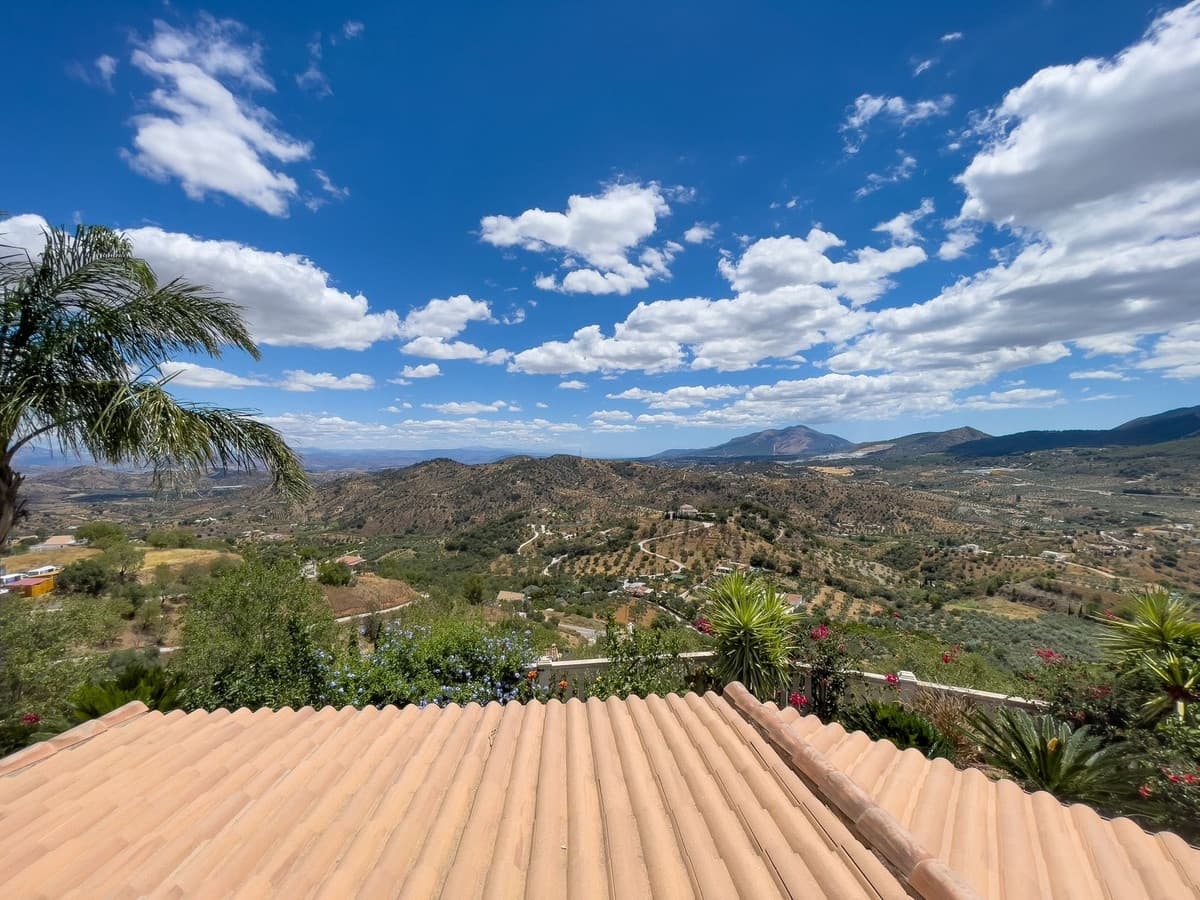 8 soveværelse Villa til salg i Monda med swimmingpool garage - € 875.000 (Ref: 8371955)